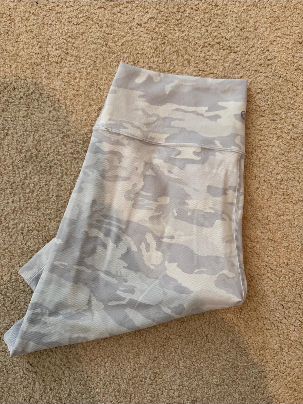 NEW lululemon athletica Women's High-Rise Camo Bike Shorts - Light Gray/Beige
